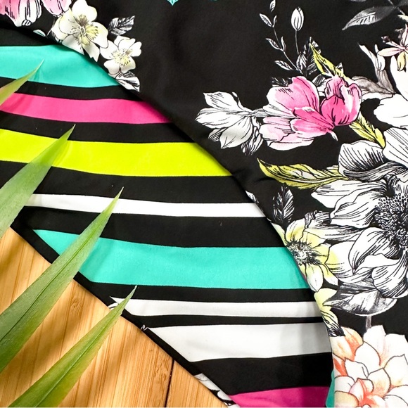 NWT! TORRID reversible bikini swimsuit bottoms, 2X. - Picture 9 of 11